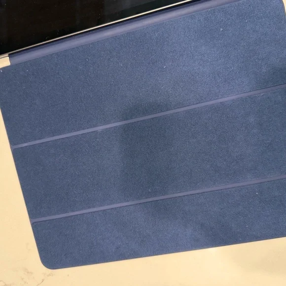 IPad Pro 12.9 - 3rd Gen. LIKE NEW! 256 GB with cellular with Apple folio case - Picture 8 of 8